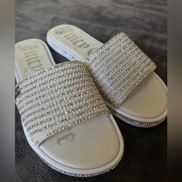 Juicy Couture Pearl Rhinestone Slide Sandals White - Picture 2 of 4